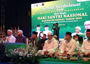 Puncak Hari Santri Alun Alun Kendal Banjir Sholawat