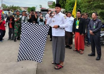 Bupati Kendal Lepas Peserta Pawai Hari Santri