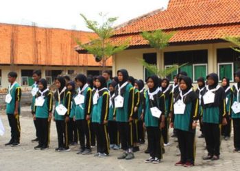 Pengambilan Badge PMR Wira MAN Kendal