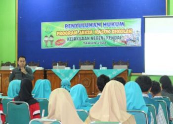 Siswa MAN Kendal Ikuti Penyuluhan Hukum