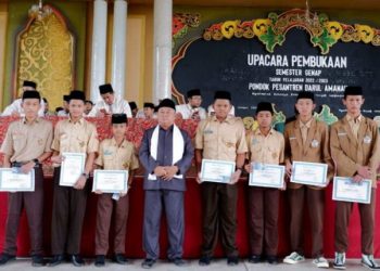 Ponpes Darul Amanah Beri Penghargaan Santri Berprestasi