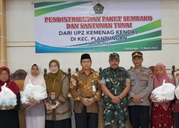 Kemenag Salurkan 100 Paket Sembako Zakat ASN