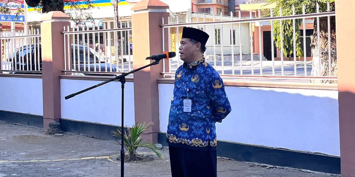 Pimpin Apel Penghormatan Bendera, Kepala Kemenag Kendal Tegaskan ASN Harus Teliti dan Profesional