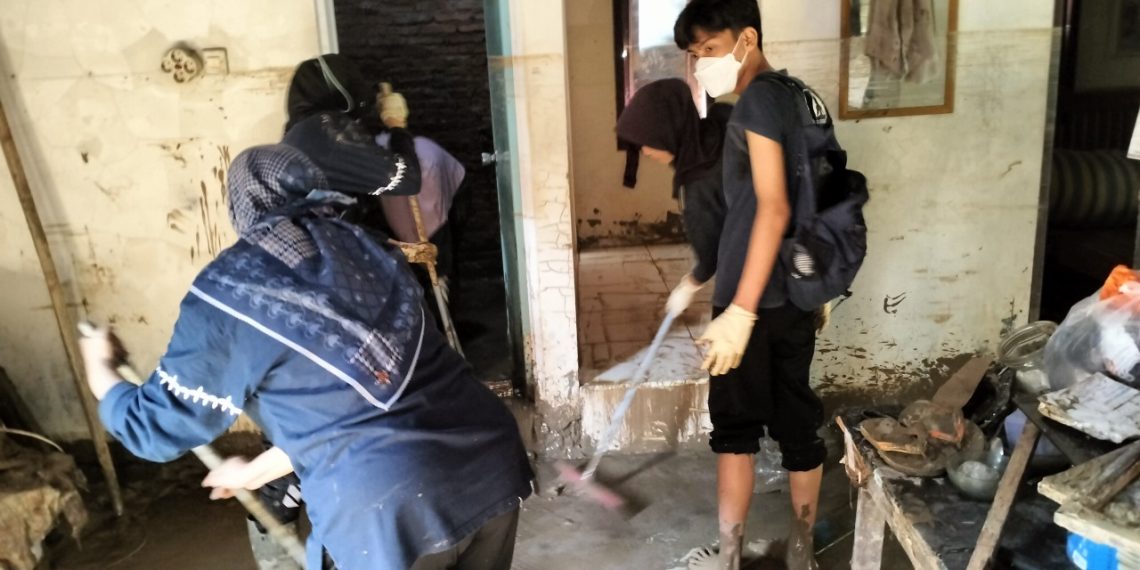 MIN 1 Kendal Peduli Banjir Patebon