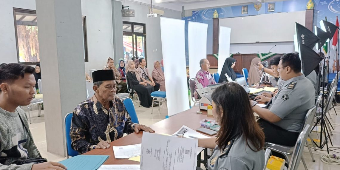 250 Calon Jemaah Haji Cadangan Ikuti Layanan Easy Paspor