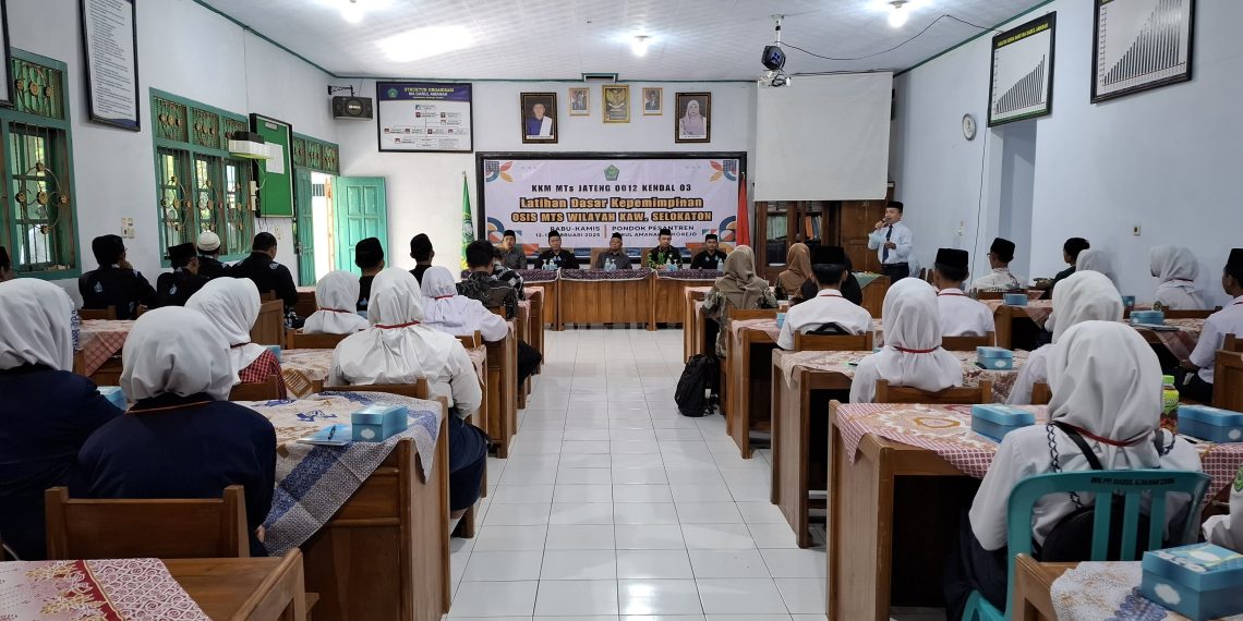 Latihan Dasar Kepemimpinan OSIS MTs Se-eks Kawedanan Selokaton di Pondok Pesantren Darul Amanah