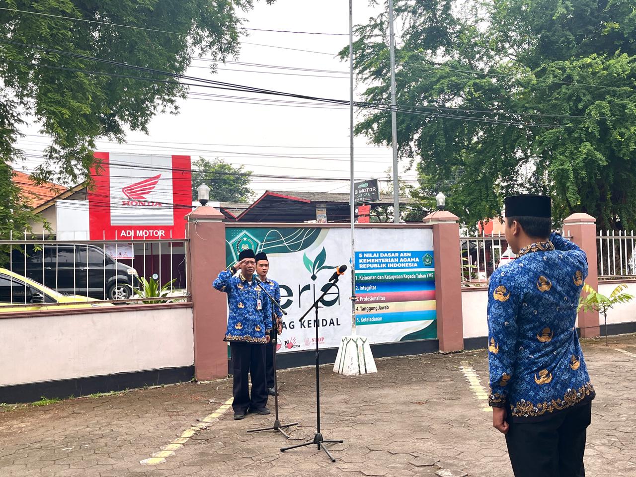 Upacara HUT KORPRI ke-54 di Kemenag Kendal: Momentum Tingkatkan Spirit Pengabdian