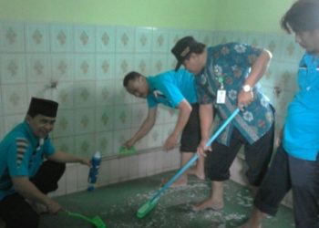 Bersih Masjid Wujud Pengabdian Masyarakat Pokjaluh
