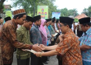 Kakankemenag Serahkan 160 SK Penyuluh Non PNS