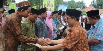 Kakankemenag Serahkan 160 SK Penyuluh Non PNS