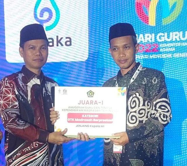 Kepala MIN 1 Kendal Juara I Anugerah GTK Berprestasi 2022