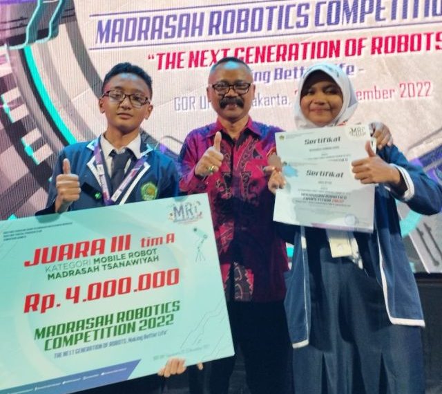 MTs N 2 Kendal Raih Juara 3 Kategori Robot Battle