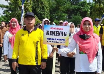 Kemenag Kendal Meriahkan Parade Defile Penutupan HUT Korpri