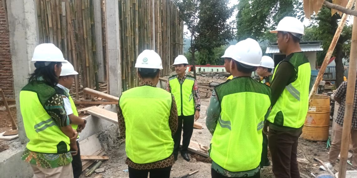 Kakanwil Kemenag Jateng Tinjau Pembangunan Gedung RKB MIN 3 Kendal