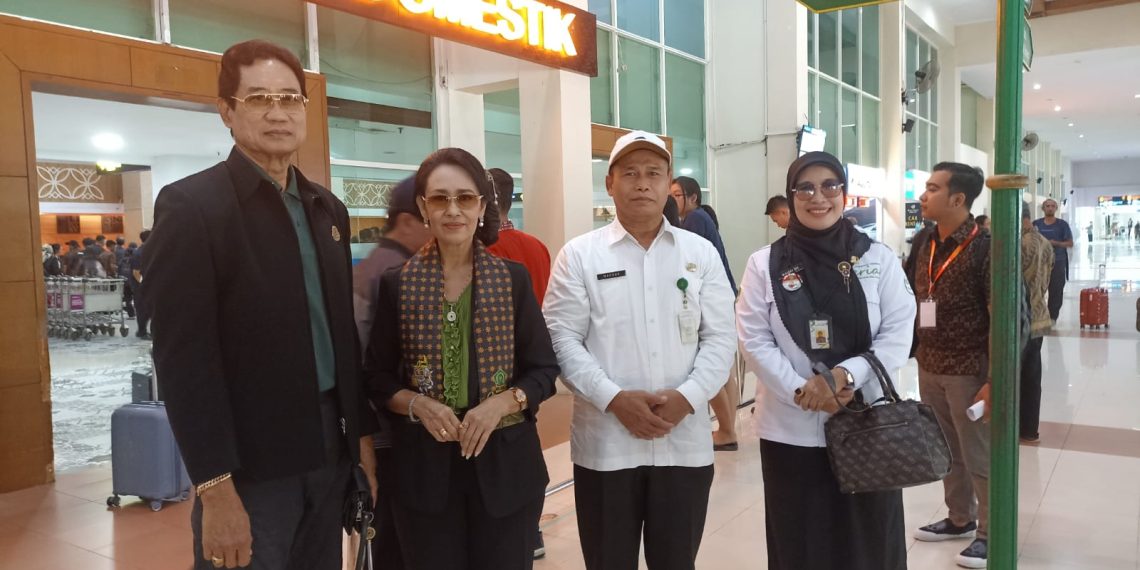 Siap Hadiri Utsawa Dharma Gita Nasional, Kepala Kanwil Kemenag Bali Tiba di Surakarta Dijemput Langsung oleh Kepala Kankemenag Kendal dan Kasubag TU