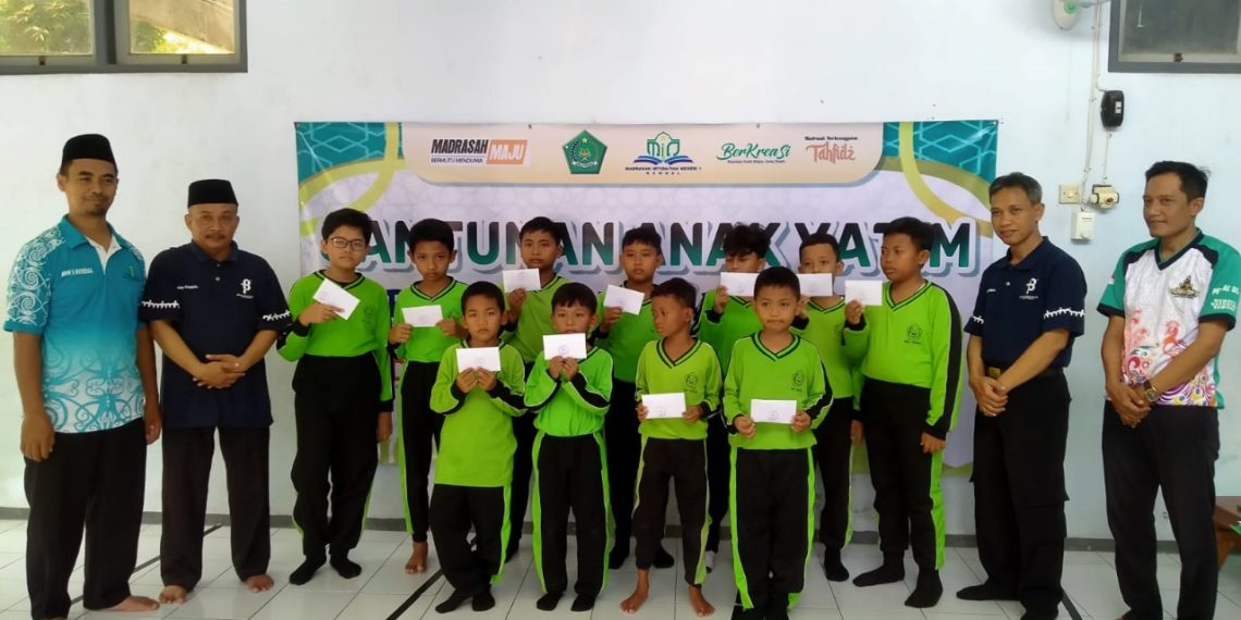 MIN 1 Kendal Galang Dana untuk Anak Yatim