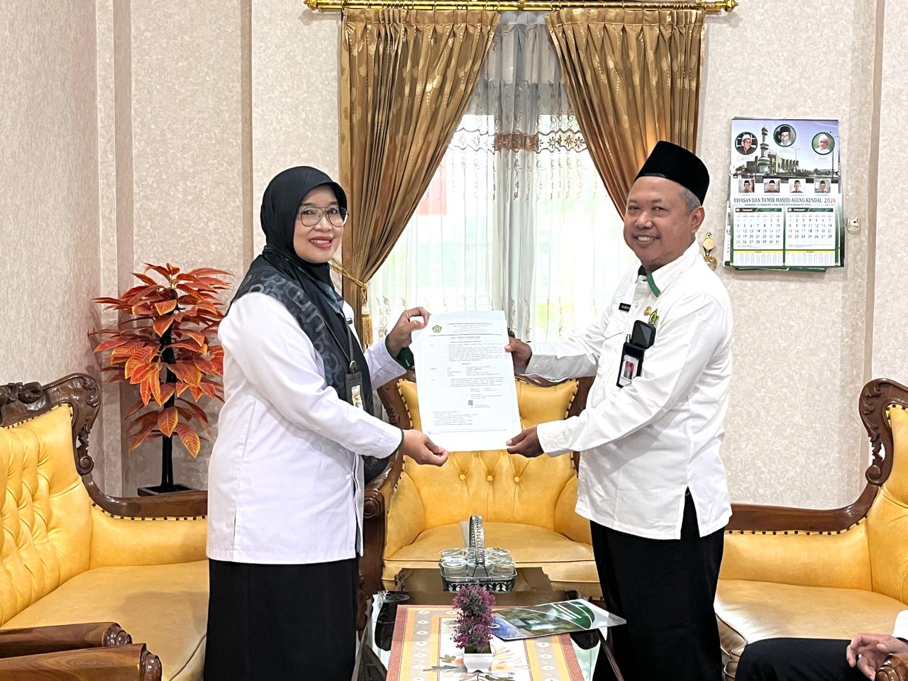 Kemenag Kendal Serahkan SK Plt. Kepala Kantor dan Kasi PD Pontren Pasca Purna Tugas Pimpinan