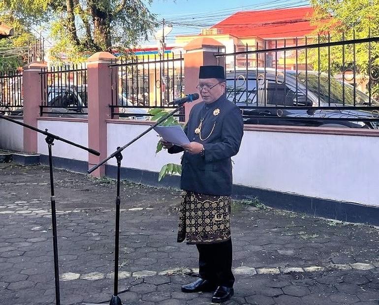 Momen Perdana, Kepala Kemenag Kendal Taufiqur Rahman Jadi Pembina Upacara Hardiknas di Kemenag Kendal
