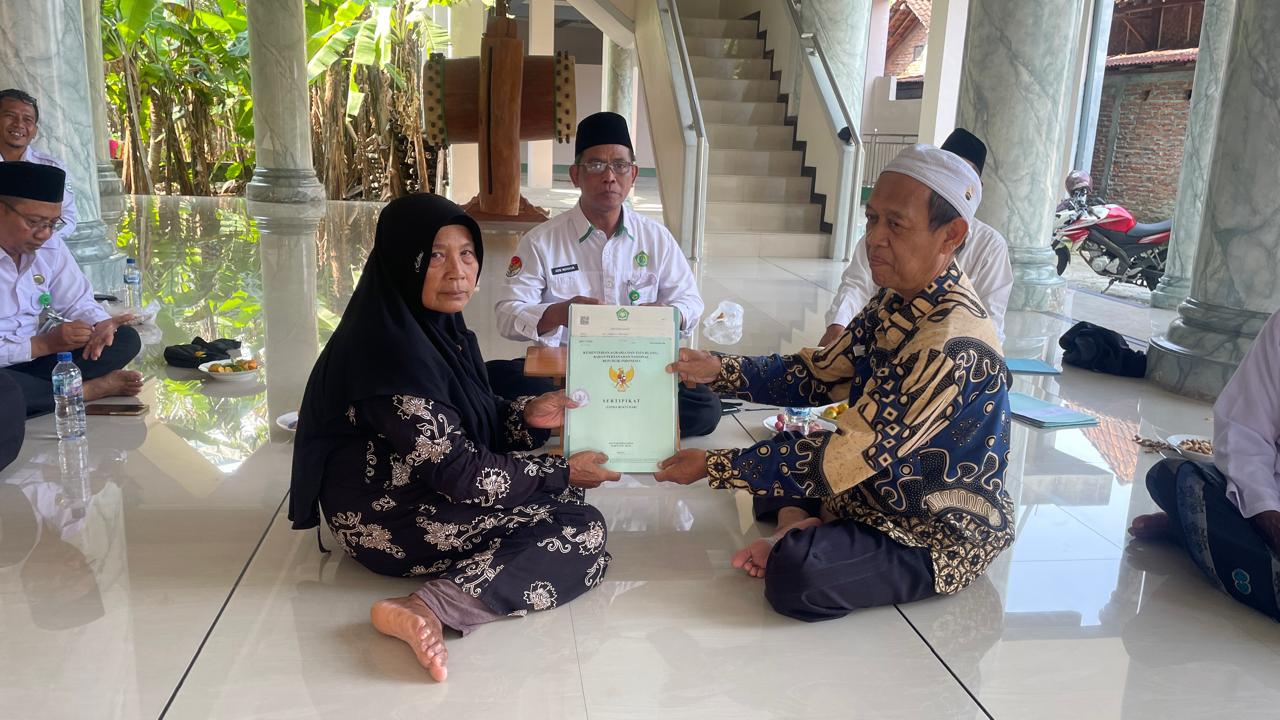 Tiga Bidang Tanah di Johorejo Resmi Bersertifikat Wakaf Melalui PPAIW Kankemenag Kendal