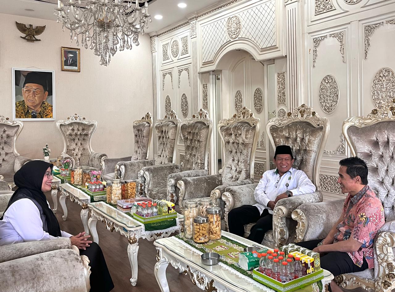 Jalin Sinergi dengan Pimpinan Daerah, Kakankemenag Kendal Gelar Silaturahmi Sekaligus Antar Pamit Kasubag TU