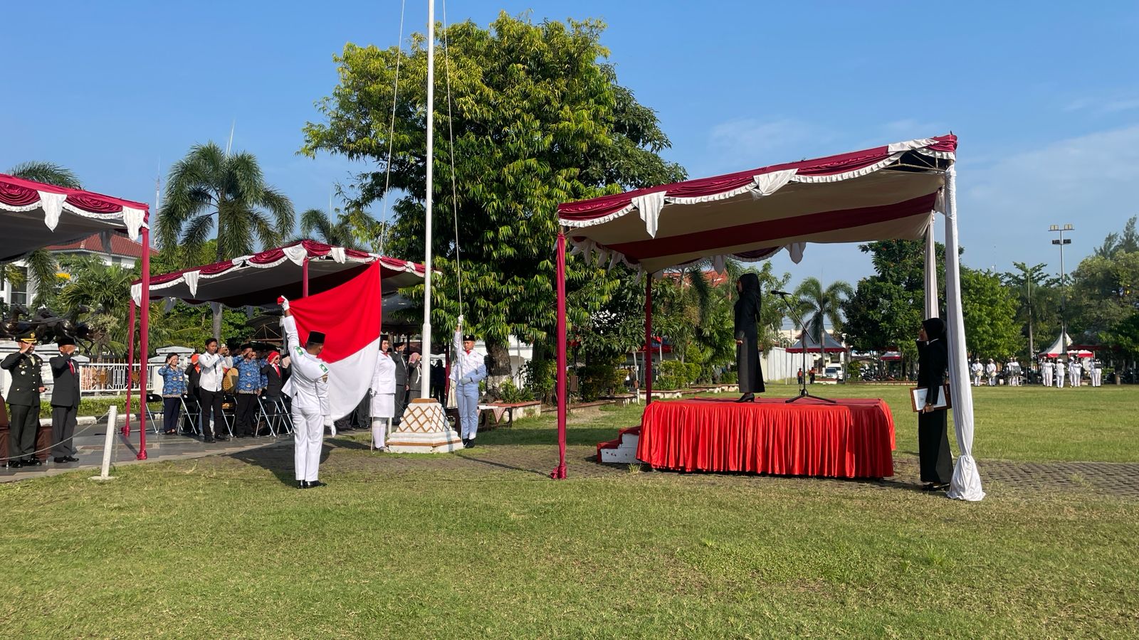 ASN Kemenag Kendal Ikuti Upacara Harkitnas 2026 di Alun-Alun, Kakan Kemenag Pimpin Doa Kedamaian Bangsa
